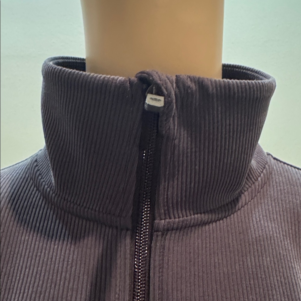Lululemon Grey Cropped Jacket - image 3
